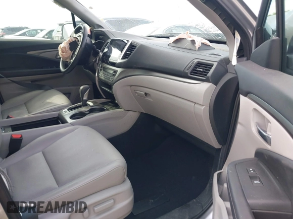 2019 Honda Ridgeline RTL-T z VIN 5FPYK2F69KB004533, wystawiony jako IAAI lot #42042586 z przebiegiem 71 789 mil mil oraz . Historia ofert i sprzedaży dostępna na DreamBid. Obrazek 5.