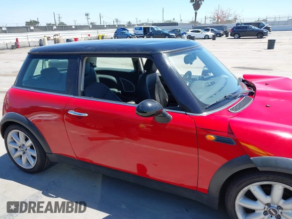 2005 MINI Hardtop z VIN WMWRC33485TJ65604, wystawiony jako IAAI lot #42239566 z przebiegiem 145 149 mil mil oraz . Historia ofert i sprzedaży dostępna na DreamBid. Obrazek 13.