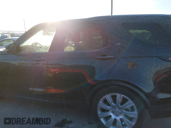 2018 Land Rover Discovery SE z VIN SALRG2RV4JA075611, wystawiony jako IAAI lot #41363203 z przebiegiem Nie podano mil oraz . Historia ofert i sprzedaży dostępna na DreamBid. Obrazek 14.