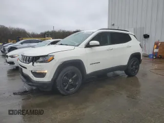 2018 Jeep Compass Latitude z VIN 3C4NJDBB0JT325888, wystawiony jako Copart lot #52000365 z przebiegiem 38 922 mil mil oraz Szkoda całkowita • Salvage title. Historia ofert i sprzedaży dostępna na DreamBid. Obrazek 1.