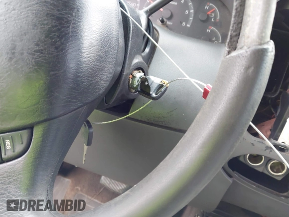 2000 Ford F-150 XL with VIN 1FTRX17L5YNC02971, listed as a IAAI auction lot 42041309 with Not provided miles and . Bid and sale history available at DreamBid. Image 11.