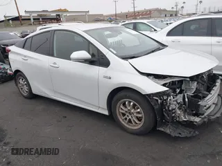 2021 Toyota Prius LE z VIN JTDKAMFP7M3183029, wystawiony jako IAAI lot #42422014 z przebiegiem 58 121 mil mil oraz . Historia ofert i sprzedaży dostępna na DreamBid. Obrazek 1.