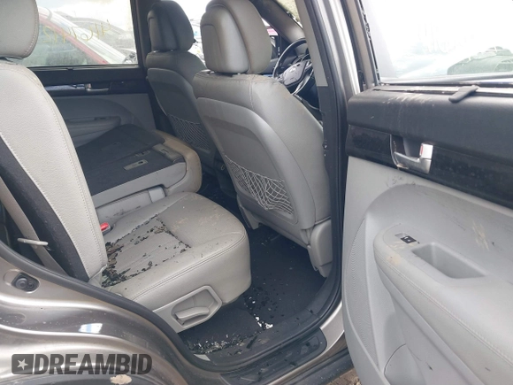 2014 Kia Sorento LX with VIN 5XYKT4A62EG501290, listed as a IAAI auction lot 41674127 with 130,772 mi miles. Bid and sale history available at carsss.com. Image 8.