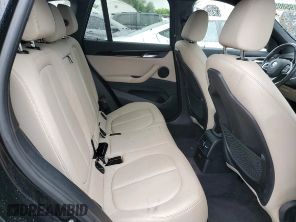 2018 BMW X1 xDrive28i z VIN WBXHT3C39J5L34133, wystawiony jako Copart lot #60195805 z przebiegiem 49 551 mil mil oraz Szkoda całkowita • Salvage title. Historia ofert i sprzedaży dostępna na DreamBid. Obrazek 11.