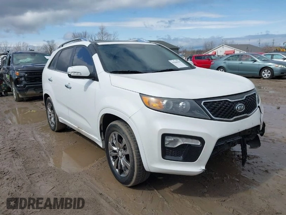 2013 Kia Sorento SX with VIN 5XYKW4A2XDG381578, listed as a IAAI auction lot 41846320 with 185,112 mi miles. Bid and sale history available at carsss.com. Image 1.