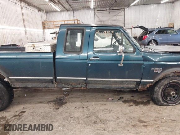 1996 Ford F-250 with VIN 1FTHX26F1TEB38000, listed as a IAAI auction lot 41199942 with 324,532 mi miles. Bid and sale history available at carsss.com. Image 14.