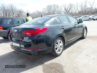 2013 Kia Optima EX z VIN 5XXGN4A7XDG198853, wystawiony jako IAAI lot #41807485 z przebiegiem 87 466 mil mil oraz . Historia ofert i sprzedaży dostępna na DreamBid. Obrazek 4.