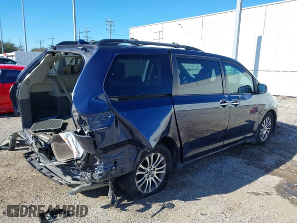 2018 Toyota Sienna XLE Auto Access Seat with VIN 5TDYZ3DC5JS914497, listed as a IAAI auction lot 41206120 with 208,996 mi miles. Bid and sale history available at carsss.com. Image 4.