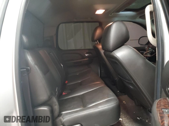 2011 GMC Sierra 1500 Denali z VIN 3GTP2XE26BG304637, wystawiony jako Copart lot #45878555 z przebiegiem 164 755 mil mil oraz Szkody całkowita. Historia ofert i sprzedaży dostępna na DreamBid. Obrazek 10.