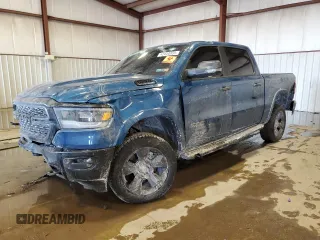 2024 Ram 1500 Big Horn z VIN 1C6SRFFT2RN201277, wystawiony jako Copart lot #42444855 z przebiegiem 14 816 mil mil oraz Szkoda całkowita • Salvage title. Historia ofert i sprzedaży dostępna na DreamBid. Obrazek 1.