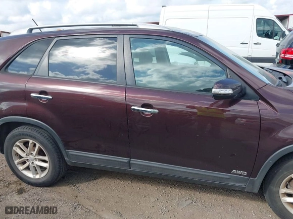 2015 Kia Sorento LX with VIN 5XYKTDA79FG635935, listed as a IAAI auction lot 42052420 with 170,386 mi miles. Bid and sale history available at carsss.com. Image 13.