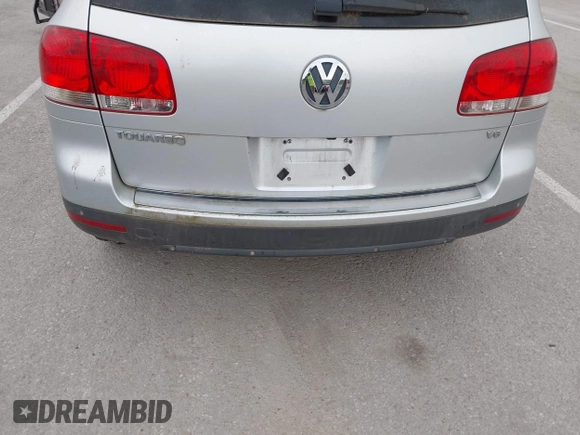 2007 Volkswagen Touareg V6 z VIN WVGZE77L57D001046, wystawiony jako IAAI lot #42283224 z przebiegiem 243 861 mil mil oraz . Historia ofert i sprzedaży dostępna na DreamBid. Obrazek 6.