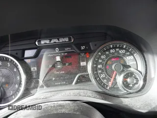 2023 Ram 1500 Big Horn z VIN 1C6RRFBG4PN550817, wystawiony jako IAAI lot #41240195 z przebiegiem 8 105 mil mil oraz . Historia ofert i sprzedaży dostępna na DreamBid. Obrazek 7.
