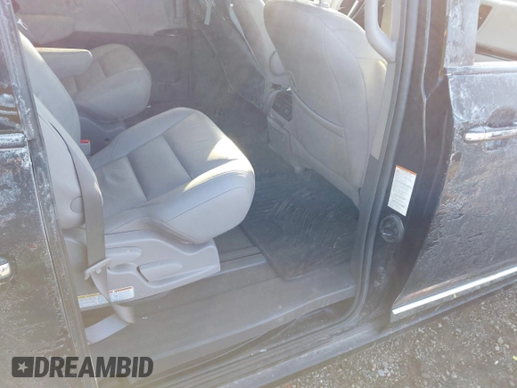 2018 Toyota Sienna XLE with VIN 5TDDZ3DC9JS207367, listed as a IAAI auction lot 41877615 with 104,500 mi miles. Bid and sale history available at carsss.com. Image 8.