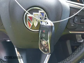 2020 Buick Encore GX Select z VIN KL4MMDSL2LB100723, wystawiony jako IAAI lot #41751738 z przebiegiem 56 433 mil mil oraz . Historia ofert i sprzedaży dostępna na DreamBid. Obrazek 11.
