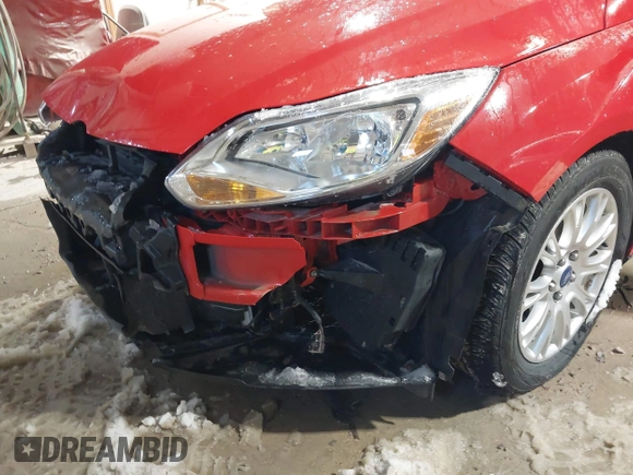 2012 Ford Focus SE с VIN 1FAHP3F21CL179277, выставлен на аукционе IAAI как лот 41840081 с пробегом 45 818 миль миль и . История ставок и продаж доступна на DreamBid. Изображение 13.
