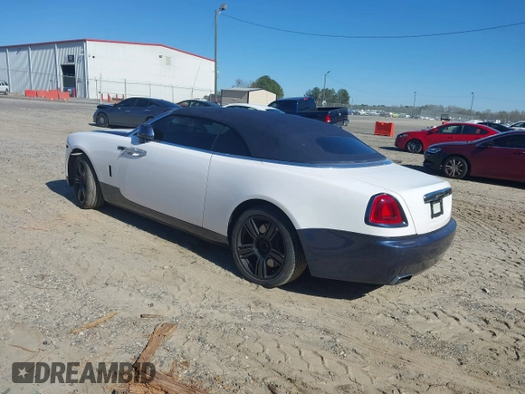 2018 Rolls-Royce Dawn z VIN SCA666D52JU115704, wystawiony jako IAAI lot #41816328 z przebiegiem 41 305 mil mil oraz . Historia ofert i sprzedaży dostępna na DreamBid. Obrazek 3.