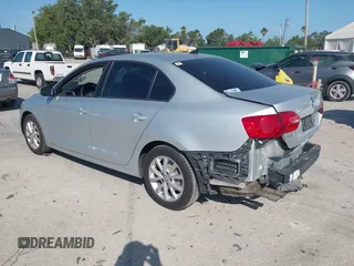 2012 Volkswagen Jetta SE с VIN 3VWDP7AJ9CM313060, выставлен на аукционе IAAI как лот 42182183 с пробегом 123 291 миль миль и . История ставок и продаж доступна на DreamBid. Изображение 3.