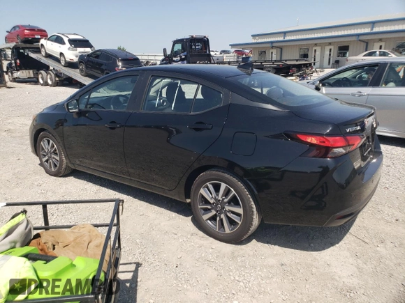 2023 Nissan Versa SV z VIN 3N1CN8EV5PL838140, wystawiony jako Copart lot #54653655 z przebiegiem 53 664 mil mil oraz Szkoda całkowita • Salvage title. Historia ofert i sprzedaży dostępna na DreamBid. Obrazek 2.
