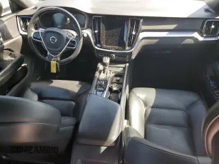 2020 Volvo S60 Momentum z VIN 7JR102FK6LG047944, wystawiony jako Copart lot #60639325 z przebiegiem 134 044 mil mil oraz Czysty tytuł • Clean title. Historia ofert i sprzedaży dostępna na DreamBid. Obrazek 8.
