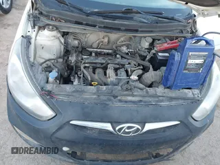 2013 Hyundai Accent SE z VIN KMHCU5AE8DU090226, wystawiony jako IAAI lot #41652307 z przebiegiem 235 459 mil mil oraz . Historia ofert i sprzedaży dostępna na DreamBid. Obrazek 10.