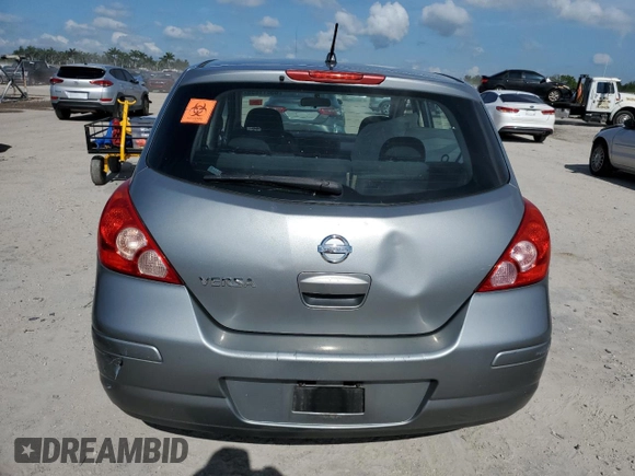 2010 Nissan Versa S с VIN 3N1BC1CP4AL377422, выставлен на аукционе Copart как лот 63811855 с пробегом Не указан миль и Чистый • Clean title. История ставок и продаж доступна на DreamBid. Изображение 6.