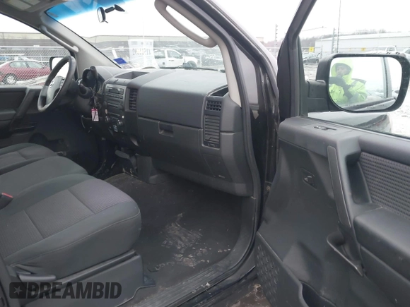 2008 Nissan Titan SE with VIN 1N6BA06A98N346260, listed as a IAAI auction lot 41511692 with 305,762 mi miles. Bid and sale history available at carsss.com. Image 5.