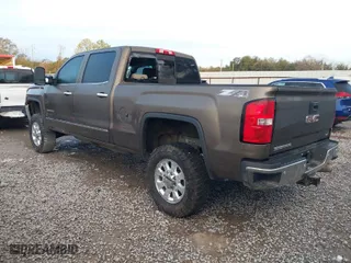 2015 GMC Sierra 2500HD SLT with VIN 1GT12ZE84FF168621, listed as a IAAI auction lot 41320970 with 292,164 mi miles. Bid and sale history available at carsss.com. Image 3.
