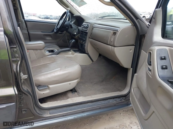 2004 Jeep Grand Cherokee Laredo with VIN 1J4GX48N74C412982, listed as a IAAI auction lot 41496258 with 195,671 mi miles. Bid and sale history available at carsss.com. Image 5.