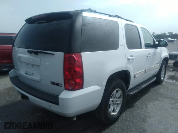2009 GMC Yukon SLT w/4SB with VIN 1GKFC33049R272997, listed as a IAAI auction lot 39935360 with 290,952 mi miles. Bid and sale history available at carsss.com. Image 4.