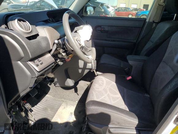 2013 Scion xB z VIN JTLZE4FE3DJ040323, wystawiony jako Copart lot #47893975 z przebiegiem 211 118 mil mil oraz Szkoda całkowita • Salvage title. Historia ofert i sprzedaży dostępna na DreamBid. Obrazek 7.