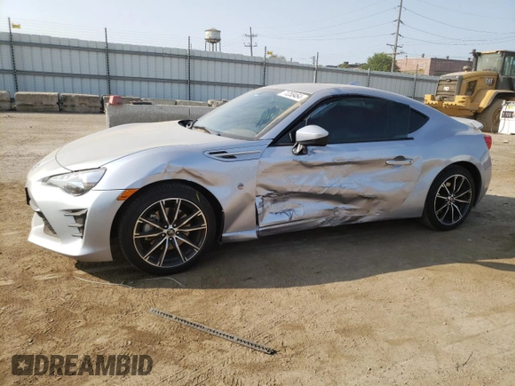 2017 Toyota 86 with VIN JF1ZNAA13H8702290, listed as a Copart auction lot 71258464 with 15,696 mi miles and Salvage Title. Bid and sale history available at carsss.com. Image 1.