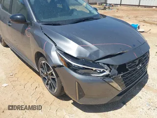 2025 Nissan Sentra SR z VIN 3N1AB8DV5SY305783, wystawiony jako IAAI lot #42480852 z przebiegiem 5 377 mil mil oraz . Historia ofert i sprzedaży dostępna na DreamBid. Obrazek 17.