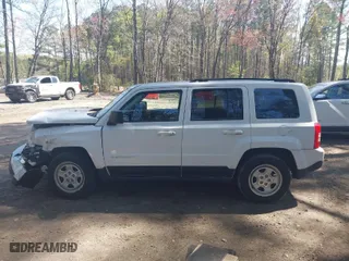 2015 Jeep Patriot Altitude Edition with VIN 1C4NJPBA7FD410300, listed as a IAAI auction lot 41938552 with 175,751 mi miles. Bid and sale history available at carsss.com. Image 14.