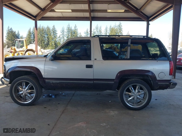 1996 Chevrolet Tahoe with VIN 3GNEK18R5TG157667, listed as a IAAI auction lot 41677181 with 190,849 mi miles. Bid and sale history available at carsss.com. Image 14.