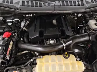 2018 Ford F-150 XL z VIN 1FTFX1EG3JFA35891, wystawiony jako Copart lot #86125895 z przebiegiem 126 849 mil mil oraz Czysty tytuł • Clean title. Historia ofert i sprzedaży dostępna na DreamBid. Obrazek 14.