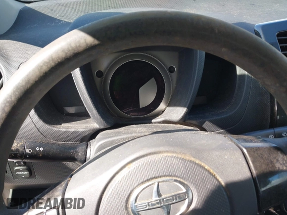 2008 Scion xD z VIN JTKKU10488J025118, wystawiony jako IAAI lot #42270791 z przebiegiem Nie podano mil oraz . Historia ofert i sprzedaży dostępna na DreamBid. Obrazek 7.
