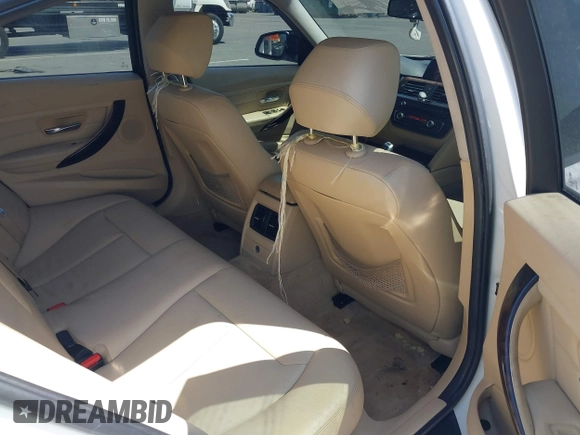 2012 BMW 3 Series 335i z VIN WBA3A9G54CNN67686, wystawiony jako IAAI lot #42106853 z przebiegiem 141 368 mil mil oraz . Historia ofert i sprzedaży dostępna na DreamBid. Obrazek 8.