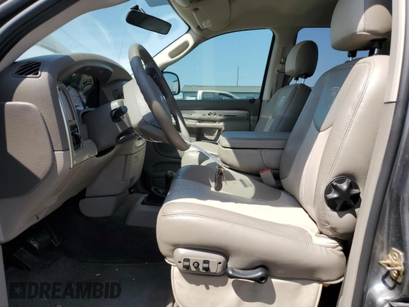 2005 Dodge 1500 SLT z VIN 1D7HU18D05S145030, wystawiony jako Copart lot #60825845 z przebiegiem 91 205 mil mil oraz Szkoda całkowita • Salvage title. Historia ofert i sprzedaży dostępna na DreamBid. Obrazek 7.