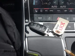 2020 Audi Q7 Premium Plus с VIN WA1LJAF70LD010104, выставлен на аукционе IAAI как лот 41519414 с пробегом 50 071 миль миль и . История ставок и продаж доступна на DreamBid. Изображение 11.