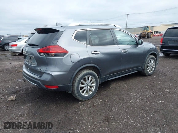 2018 Nissan Rogue SV z VIN KNMAT2MV4JP617844, wystawiony jako IAAI lot #42142365 z przebiegiem 54 001 mil mil oraz . Historia ofert i sprzedaży dostępna na DreamBid. Obrazek 4.