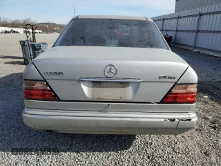 1995 Mercedes-Benz E Class with VIN WDBEB31EXSC271336, listed as a Copart auction lot 45248255 with 200,962 mi miles and Clean Title. Bid and sale history available at carsss.com. Image 6.