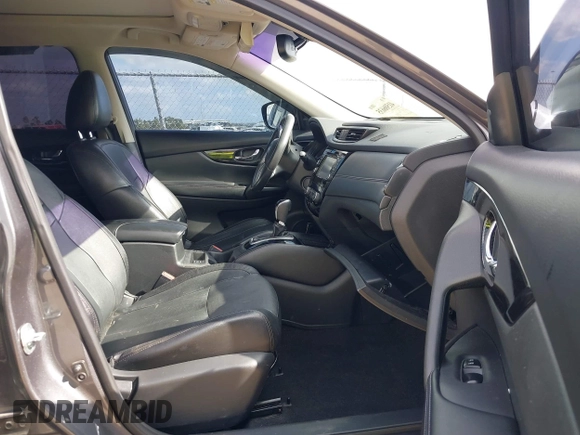 2017 Nissan Rogue SL z VIN 5N1AT2MT0HC881736, wystawiony jako IAAI lot #41506635 z przebiegiem 136 389 mil mil oraz . Historia ofert i sprzedaży dostępna na DreamBid. Obrazek 5.