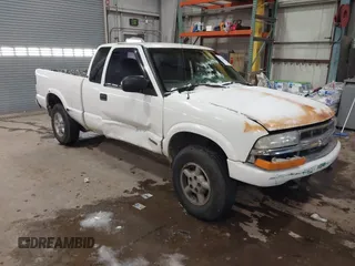 2000 Chevrolet S-10 LS with VIN 1GCDT19WXYK179539, listed as a IAAI auction lot 41272595 with 242,149 mi miles and . Bid and sale history available at DreamBid. Image 1.