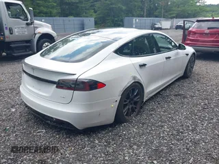 2021 Tesla Model S Plaid z VIN 5YJSA1E62MF452838, wystawiony jako IAAI lot #42726183 z przebiegiem 21 725 mil mil oraz . Historia ofert i sprzedaży dostępna na DreamBid. Obrazek 4.