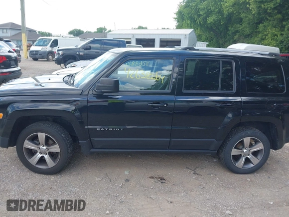 2016 Jeep Patriot Latitude z VIN 1C4NJRFB0GD814670, wystawiony jako IAAI lot #42638264 z przebiegiem 125 190 mil mil oraz . Historia ofert i sprzedaży dostępna na DreamBid. Obrazek 14.