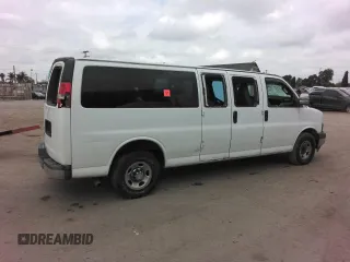 2017 Chevrolet Express Passenger LT z VIN 1GAZGPFG1H1180376, wystawiony jako Copart lot #54597385 z przebiegiem Nie podano mil oraz Szkody całkowita. Historia ofert i sprzedaży dostępna na DreamBid. Obrazek 3.