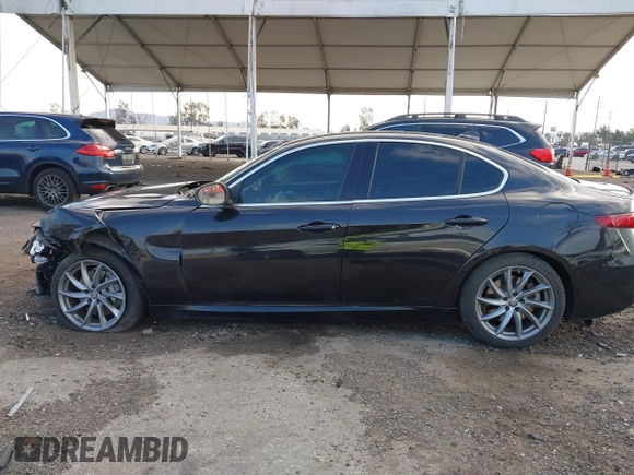 2017 Alfa Romeo Giulia with VIN ZARFAEBN6H7528809, listed as a IAAI auction lot 41365888 with 1 mi miles. Bid and sale history available at carsss.com. Image 14.