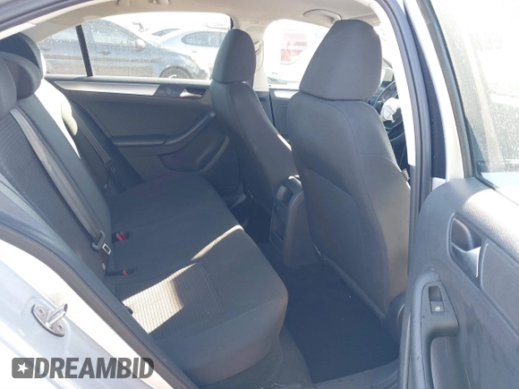 2015 Volkswagen Jetta SE z VIN 3VWD07AJ6FM326731, wystawiony jako IAAI lot #41066250 z przebiegiem 63 242 mil mil oraz . Historia ofert i sprzedaży dostępna na DreamBid. Obrazek 8.