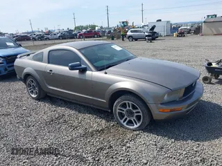 2005 Ford Mustang Deluxe z VIN 1ZVFT80NX55110332, wystawiony jako IAAI lot #42087975 z przebiegiem 181 810 mil mil oraz . Historia ofert i sprzedaży dostępna na DreamBid. Obrazek 1.